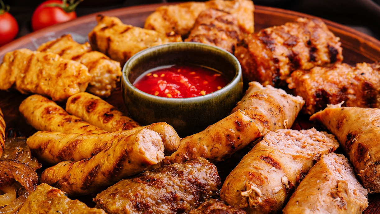 What to Eat Near the Maiden's Tower?