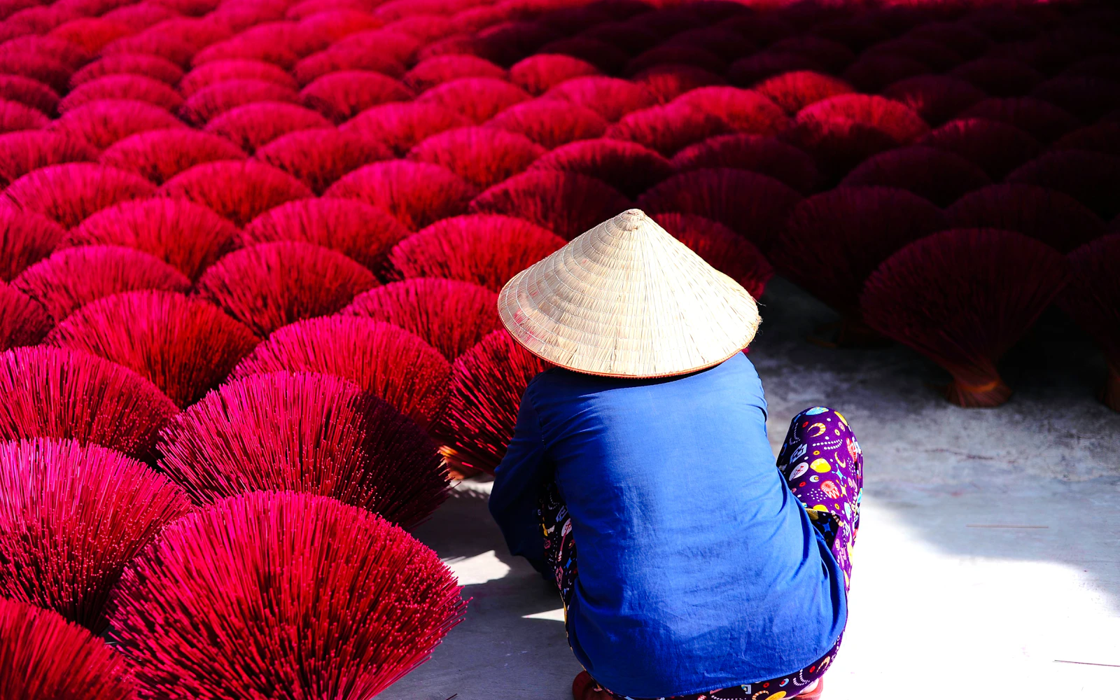 From Hanoi: Quang Phu Cau Incense Village & Train Street Guided Tour with Lunch