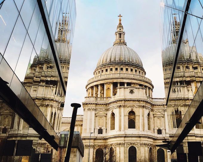 Afternoon Tea Sightseeing Tour with PG Tips (Lower deck) & London Eye