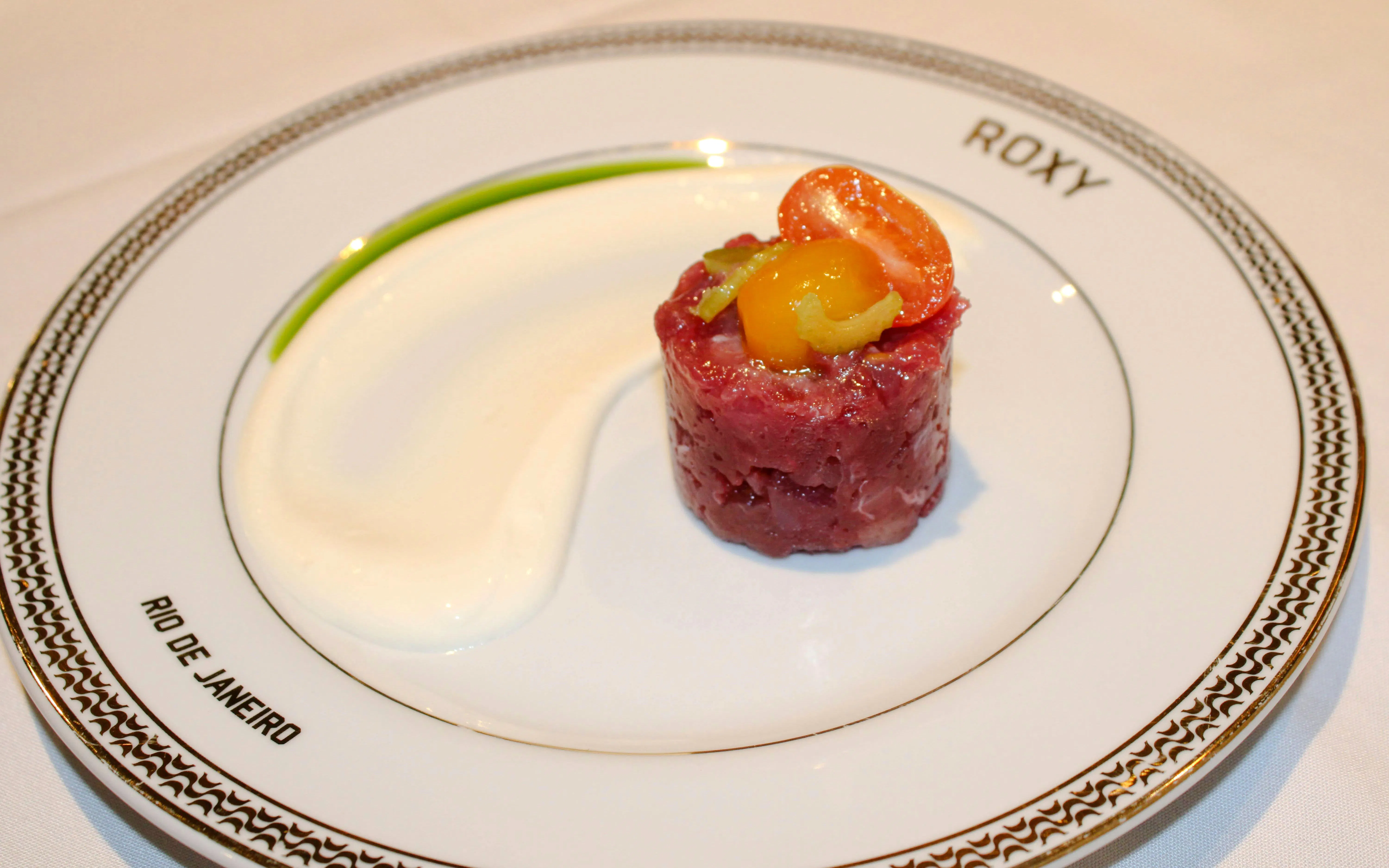 Tartare dish served at Roxy Dinner Show in Rio de Janeiro.