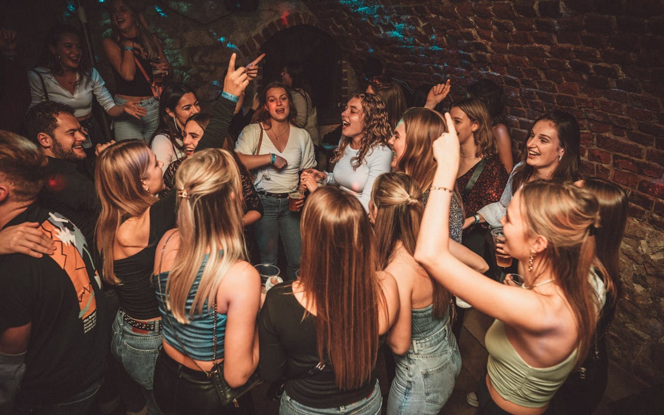 krakow pub crawl by party animals-1
