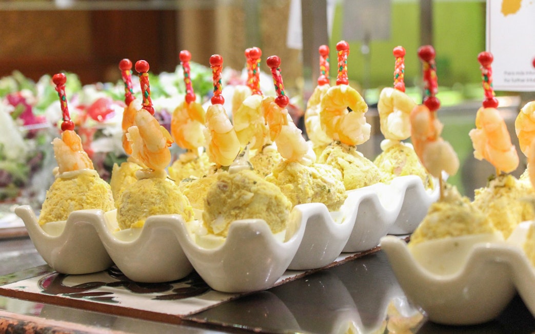 Shrimp skewers on potato salad at Tablao Cordobes buffet.