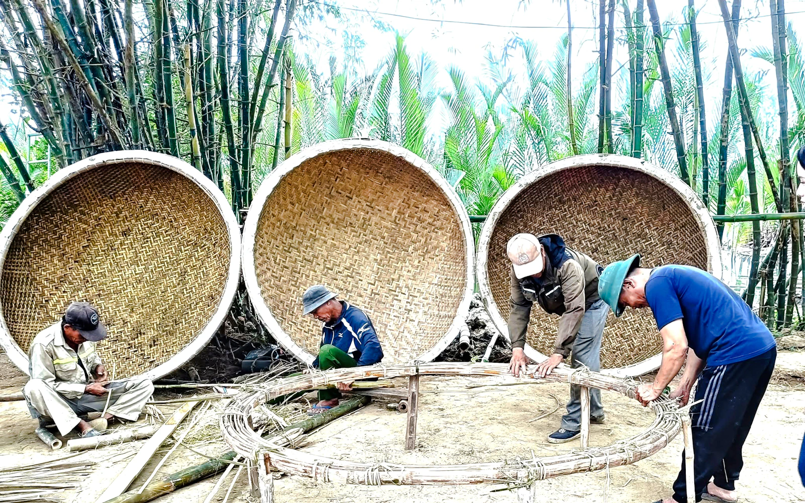 Hoi An Private Tra Nhieu Village Cycling Tour with Basket Boat Ride, Noodle-Making and Lunch Image 3