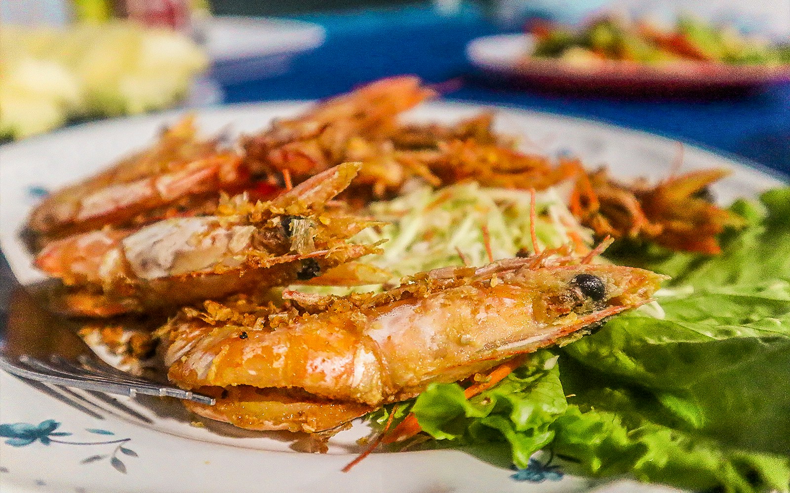 Seafood platter with prawns served on Cairns to Great Barrier Reef cruise.
