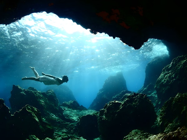 Dubrovnik: Blue Cave, Green Caves & Sunj Beach Cruise with Unlimited Drinks