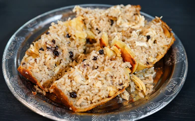 Perde Pilavı, a traditional Turkish rice dish with chicken and spices, served in Istanbul.