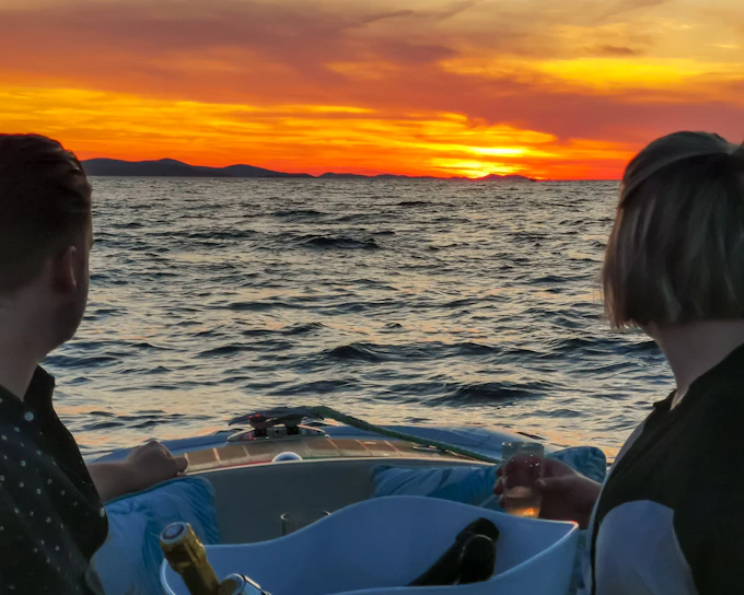 From Zadar: Sunset Speedboat Cruise with Unlimited Sparkling Wine