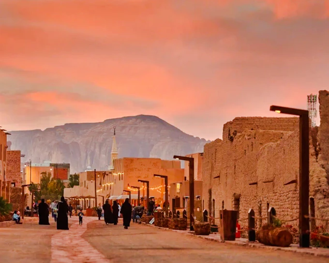 AlUla Private Old Town, Oasis & Harrat Viewpoint Sunset Tour with Transfers