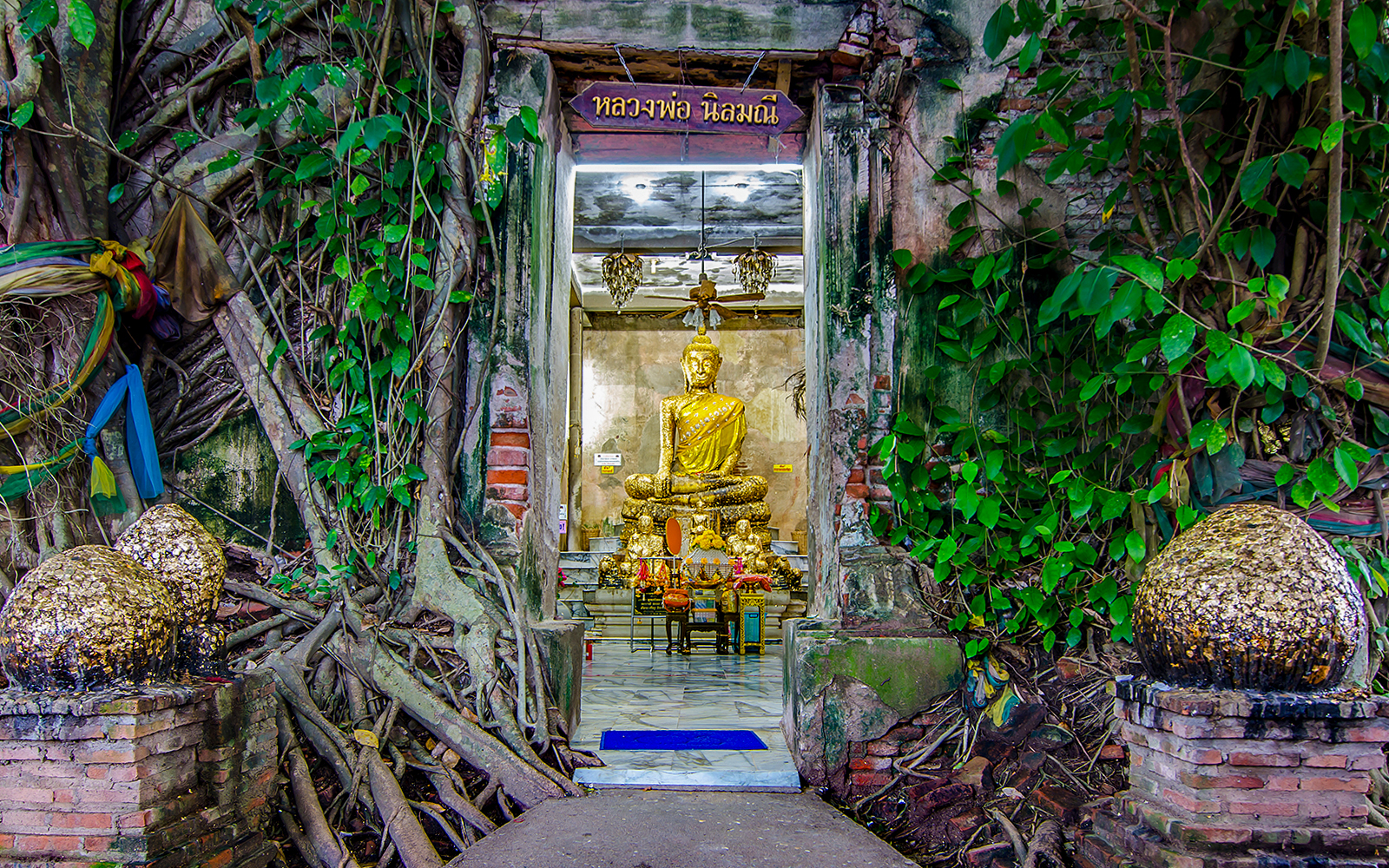 Exterior view of the Wat Bang Kung Temple
