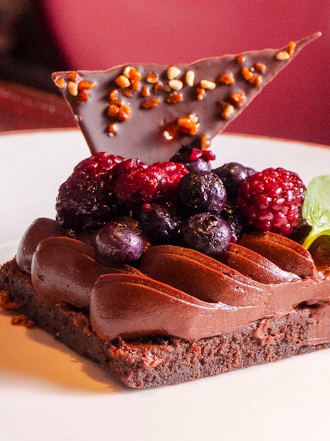 Tartlet with fresh berries and chocolate shard at Michelangelo Tango Show.