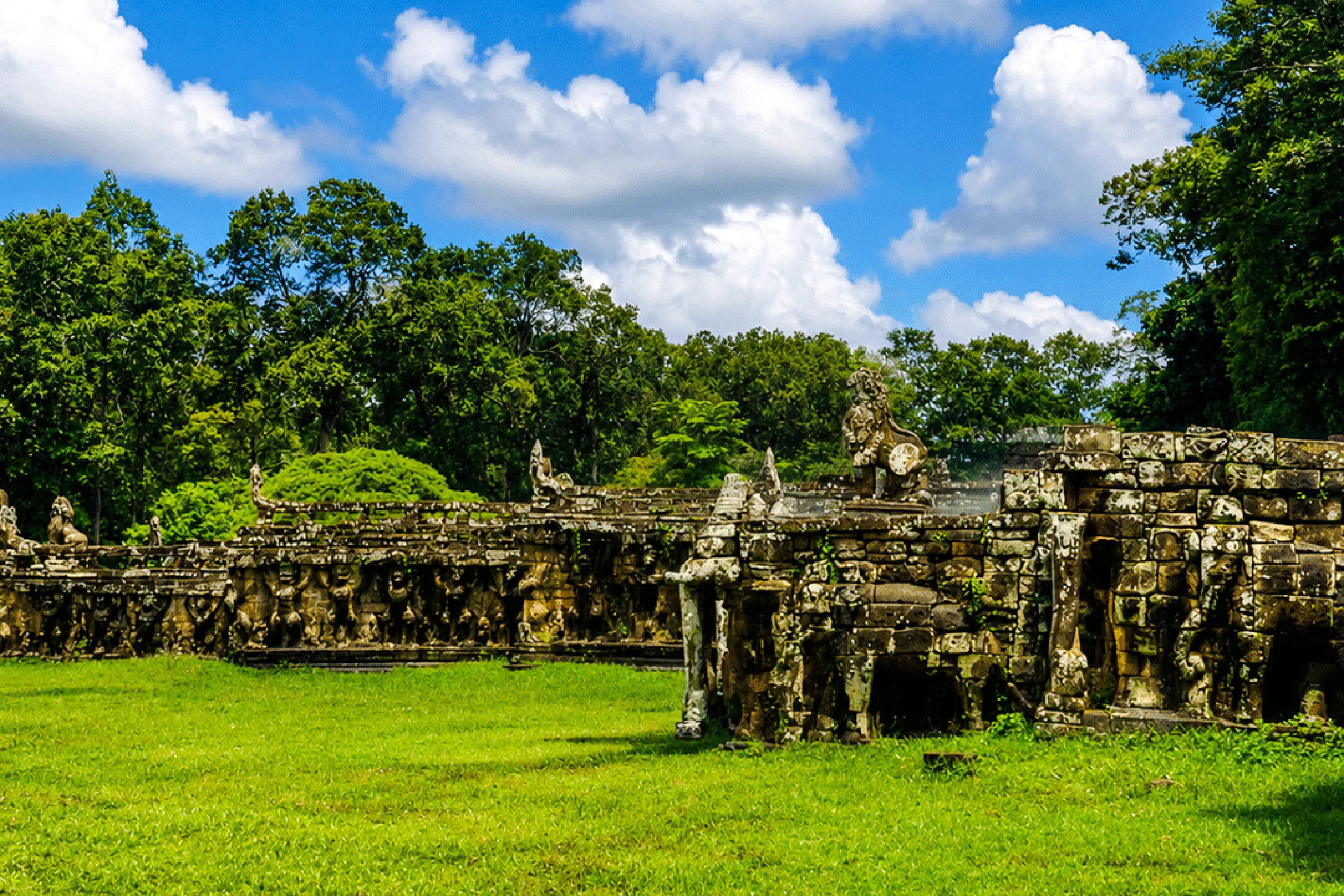 1-Day Angkor Temples Tour with Spanish-Speaking Guide –Share Group Tour