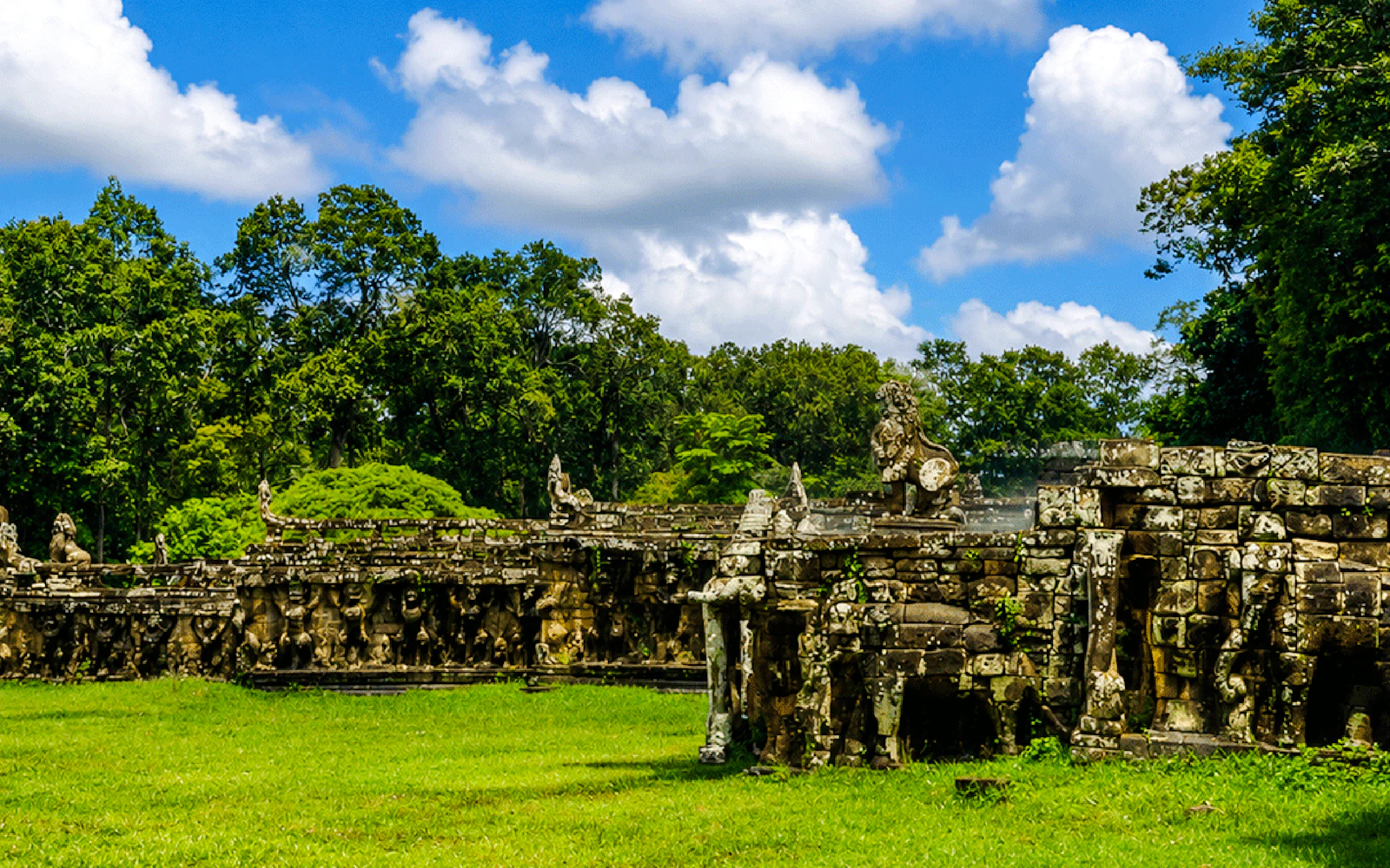 1-Day Angkor Temples Tour with Spanish-Speaking Guide –Share Group Tour