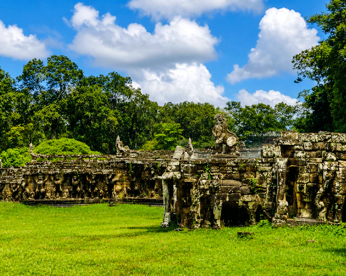 Angkor Temples Small-Group Guided Tour in Spanish (Product 52794)