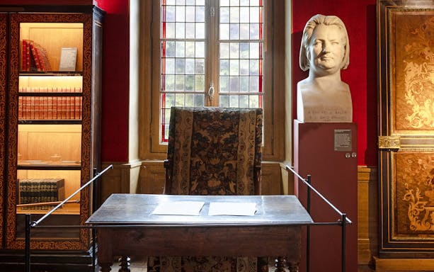 Bust of Balzac and writing desk at Maison de Balzac, Paris.