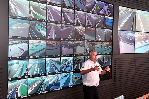 Экскурсия с гидом по трассе Yas Marina Circuit