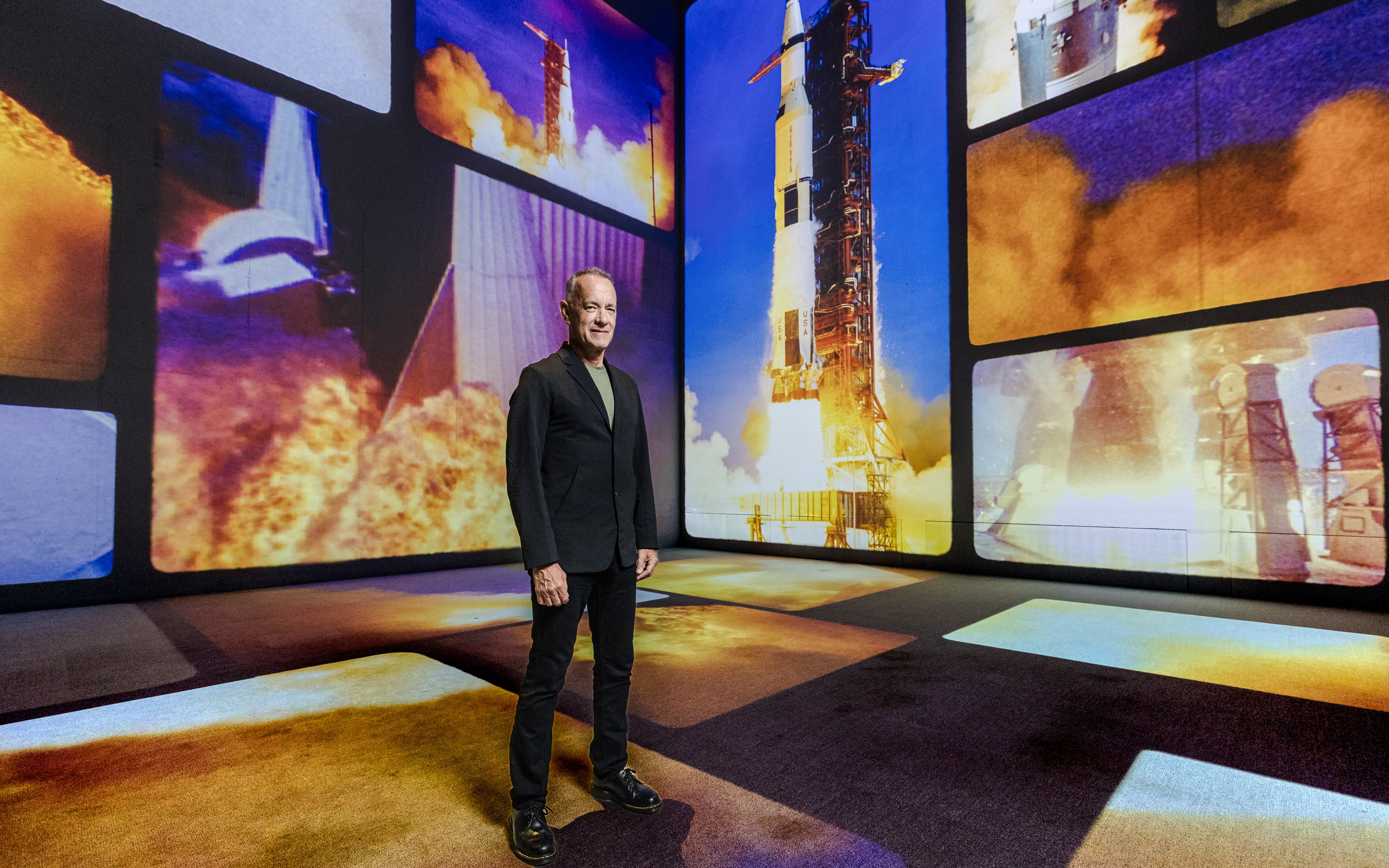 Immersive space launch visuals at The Moonwalkers, Fabrique des Lumières, narrated by Tom Hanks.