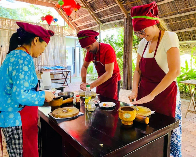 Hoi An Cooking Class with Local Market Tour at Tra Que Vegetable Village