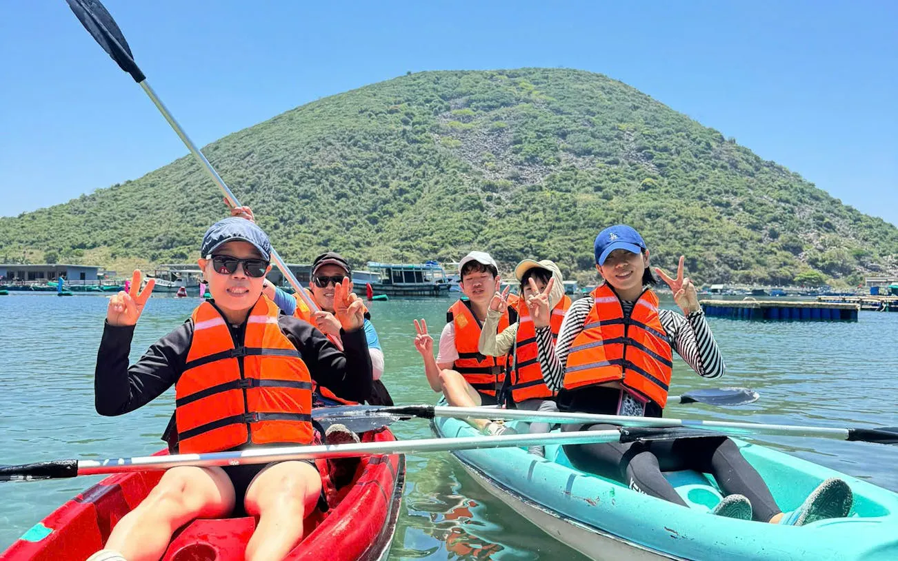 Kayakers in life vests enjoying Robinson Beach island-hopping in Nha Trang.