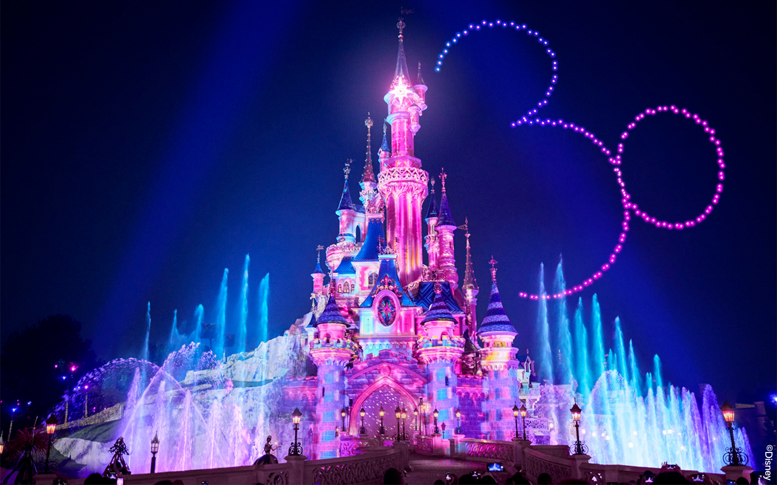 Disneyland® Paris Christmas light show