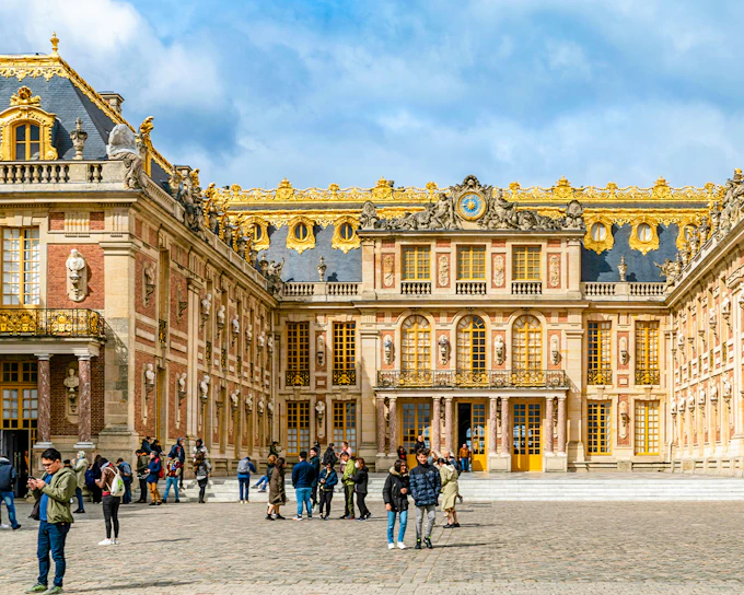 From Paris: Round trip Transfers & Versailles Palace Tickets