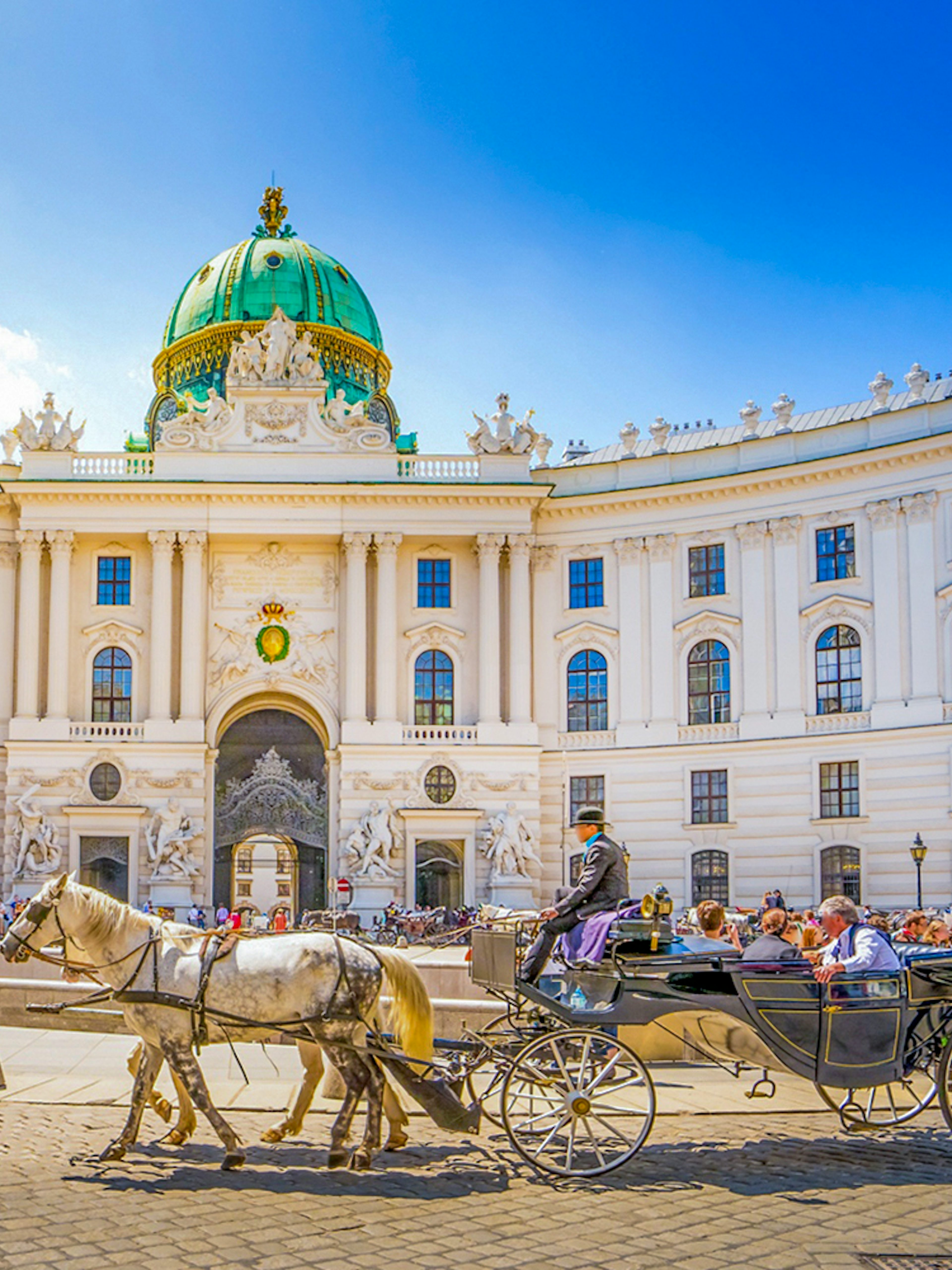 Horse-drawn carriage in front of Hofburg Palace, Vienna, Austria.