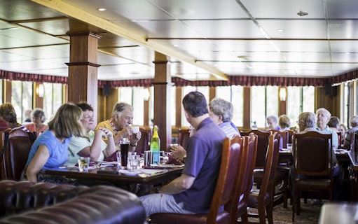 Group dining on a Murray River cruise.
