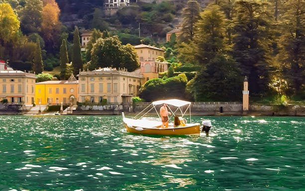 serene towns of Borgo di Laglio and Borgo di Moltrasio during boat tour in Como