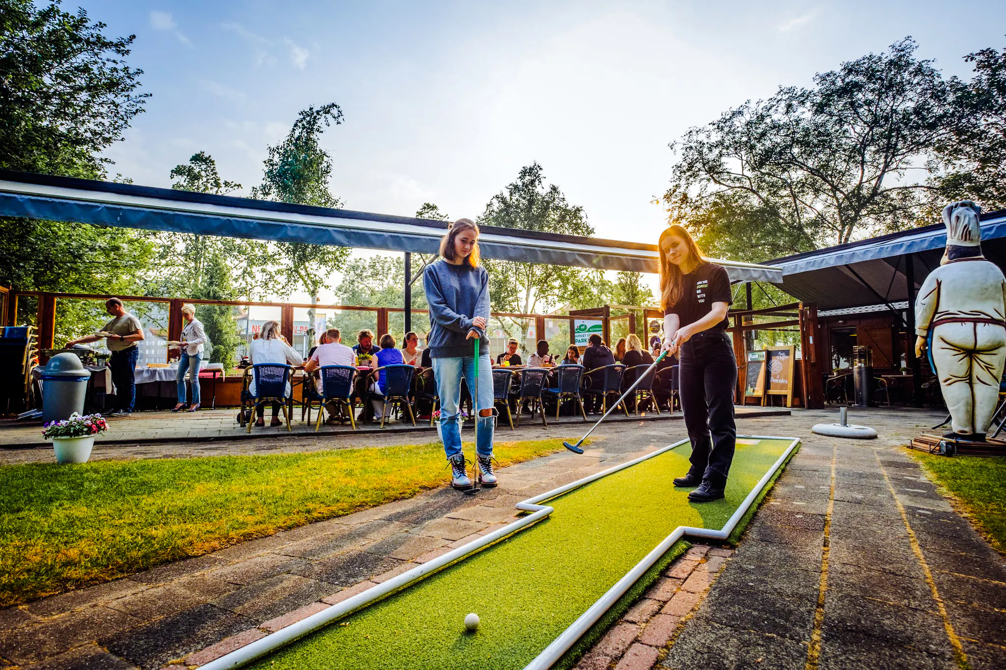 rotterdam: minigolf a 18 buche nel parco euromast-1