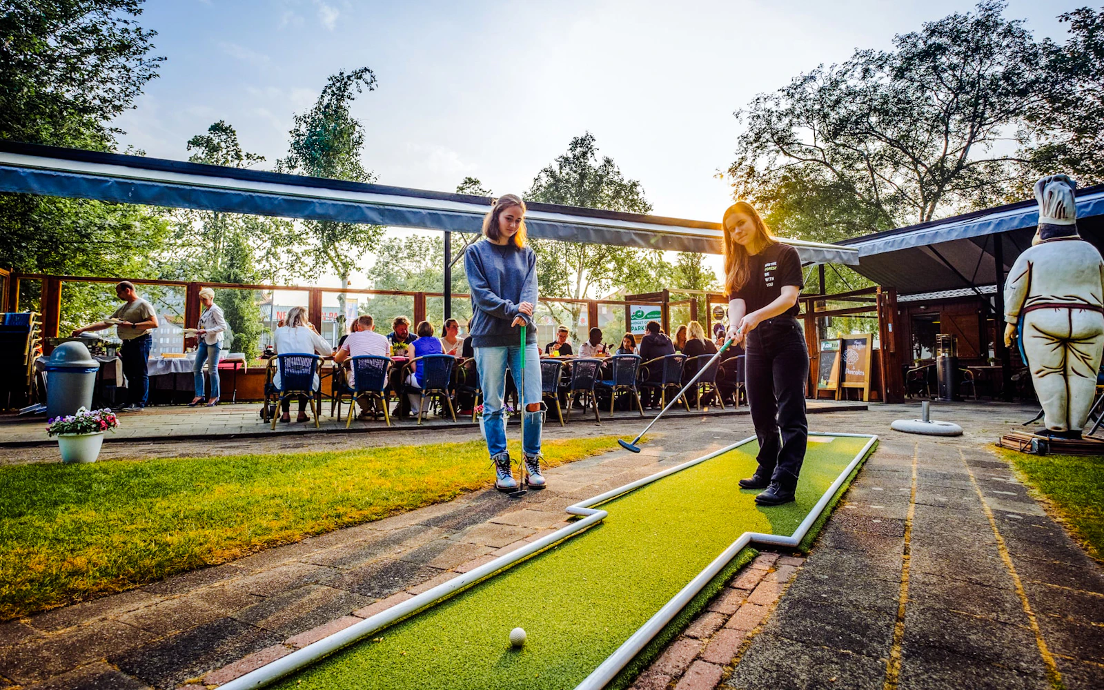 Rotterdam: 18-Hole Mini-Golf at Euromast Park