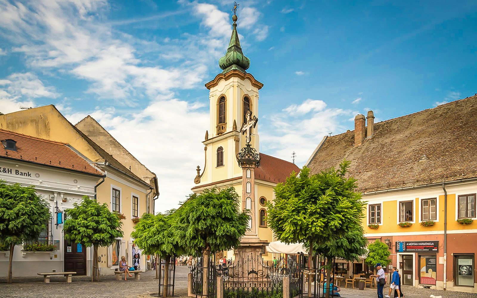 Szentendre town square with a historic church and colorful buildings.