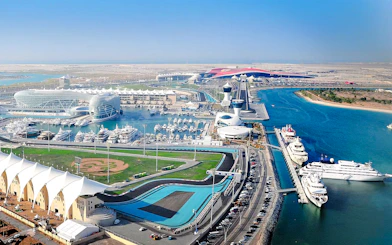 From Dubai: Abu Dhabi City Tour with Sheikh Zayed Grand Mosque and Qasr Al Hosn