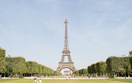 tur ghidat la etajul 2 al turnului eiffel, cu acces rezervat și bilet pentru o croazieră pe fluviul sena-2
