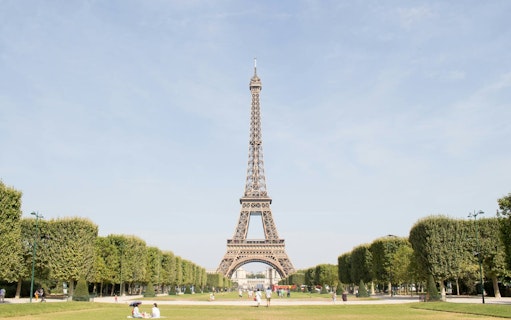 visite guidée du 2e étage de la tour eiffel avec accès prioritaire et billet pour une croisière sur la seine-2