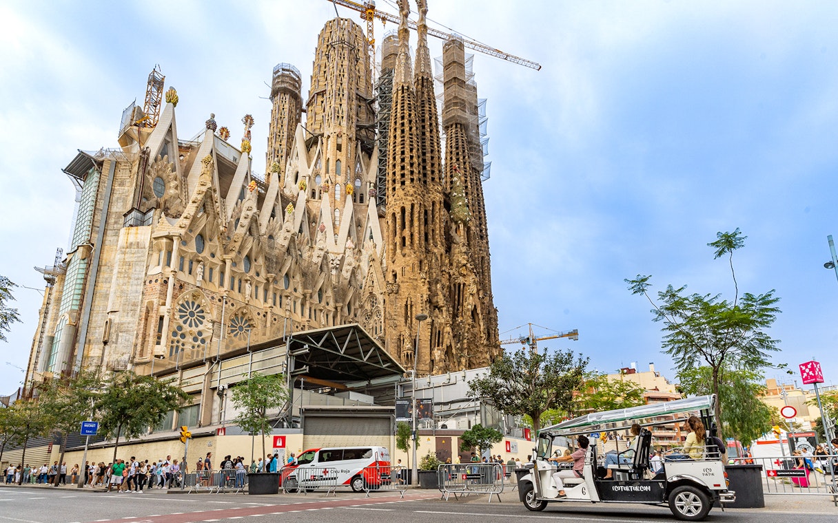 Tuk tuk in front of Sagrada Familia, Barcelona.