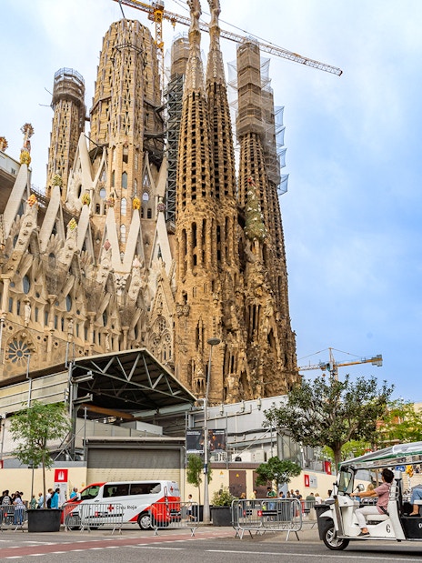 Tuk tuk in front of Sagrada Familia, Barcelona.
