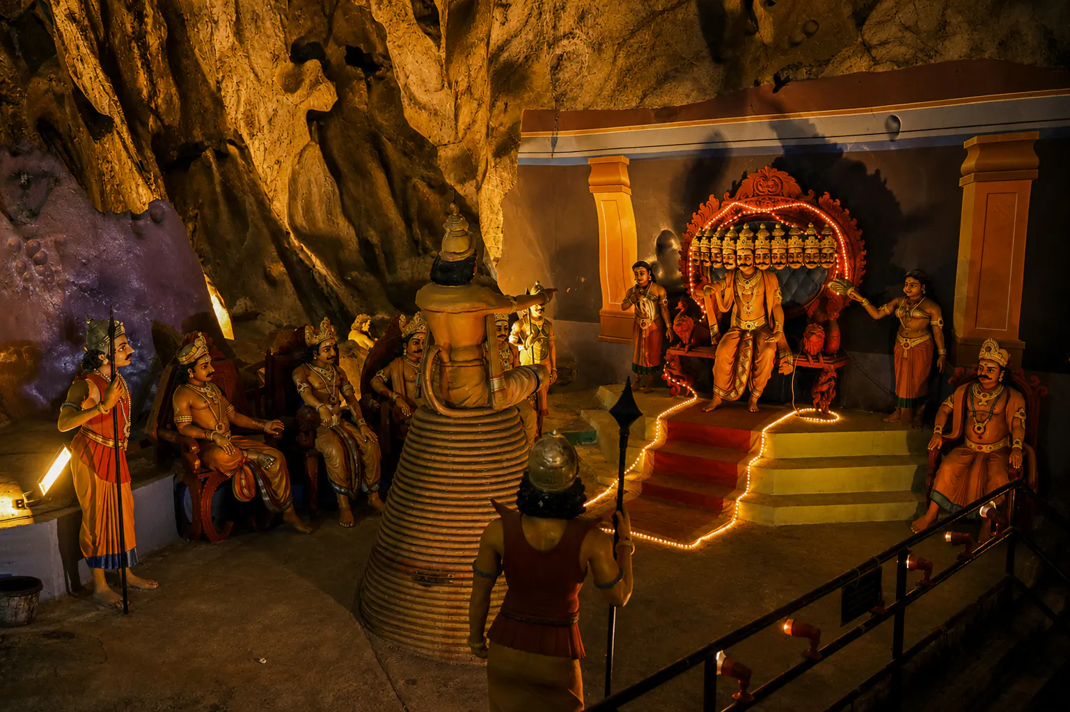 From Kuala Lumpur: Batu Caves Private Tour with Ramayana Cave Entry and Batik Factory Visit