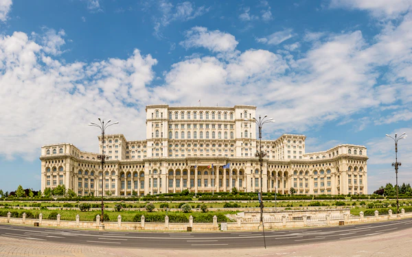 Bucharest: Private Palace of Parliament Guided Tour with Transfers