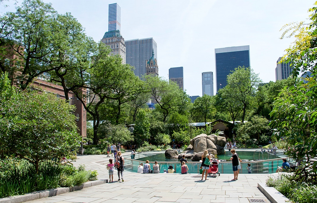 Valentine's Day NYC - Ride a Bike on the Brooklyn Bridge