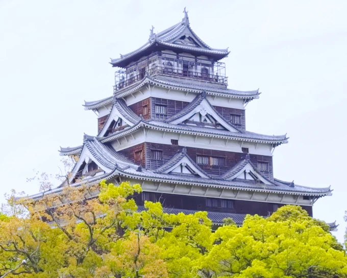 Hiroshima Guided Bike Tour with Okonomiyaki Dinner