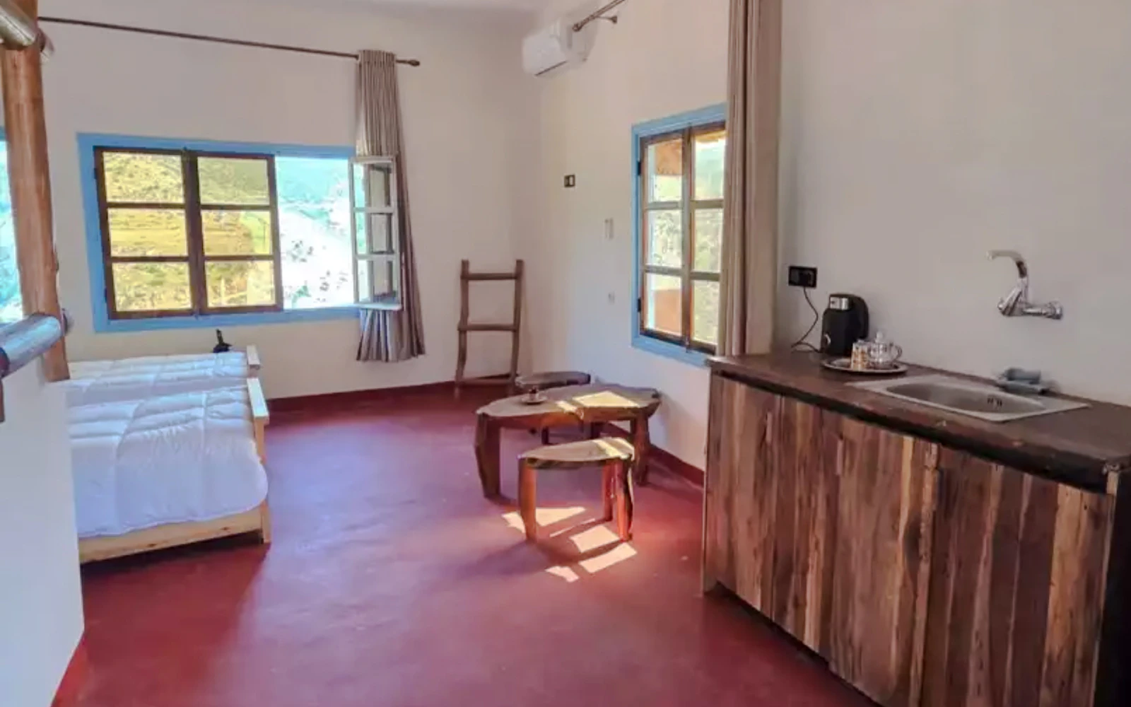 From Marrakesh: Amizmiz Valley Guided Hike with Berber Show and Overnight Stay (Product 56138)