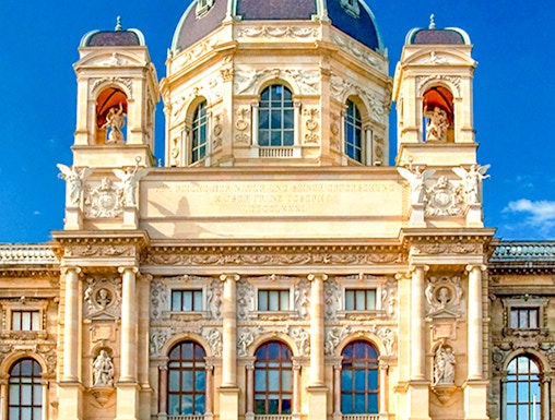 Kunsthistorisches Museum Vienna facade with ornate architecture and dome.