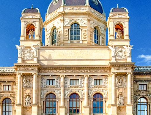 Kunsthistorisches Museum Vienna facade with ornate architecture and dome.