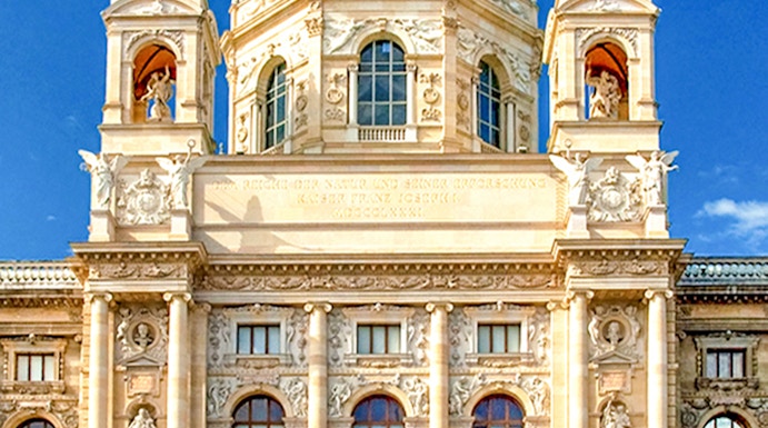 Kunsthistorisches Museum Vienna facade with ornate architecture and dome.