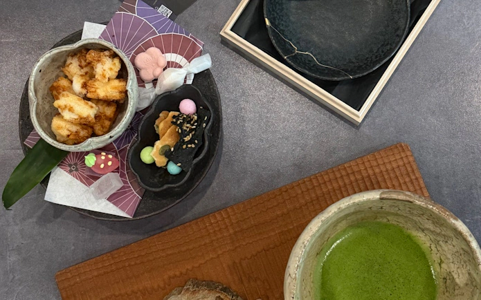 Kintsugi pottery with matcha tea and Japanese sweets in Shibuya workshop.