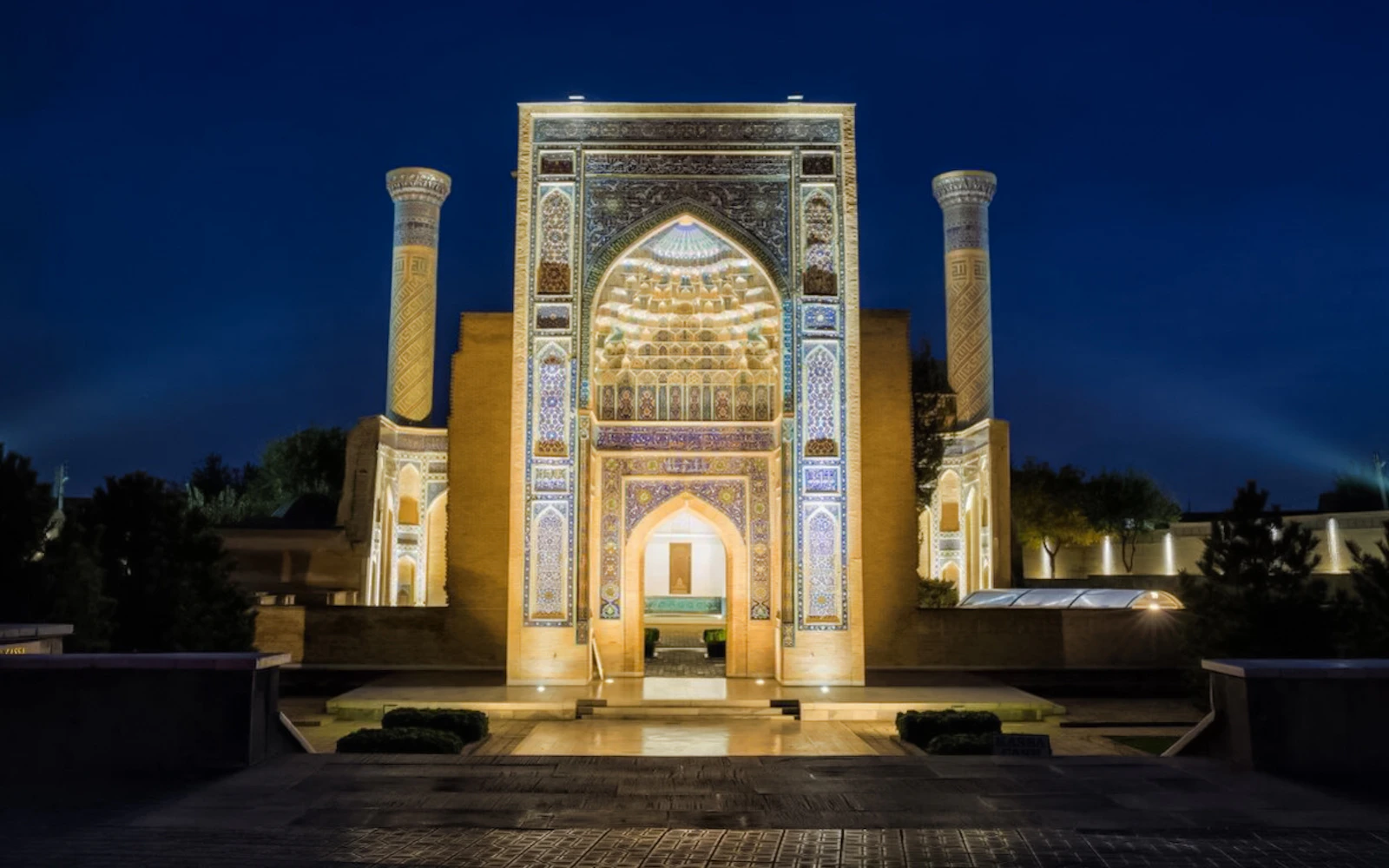 Samarkand Monuments Guided Tour with Transport