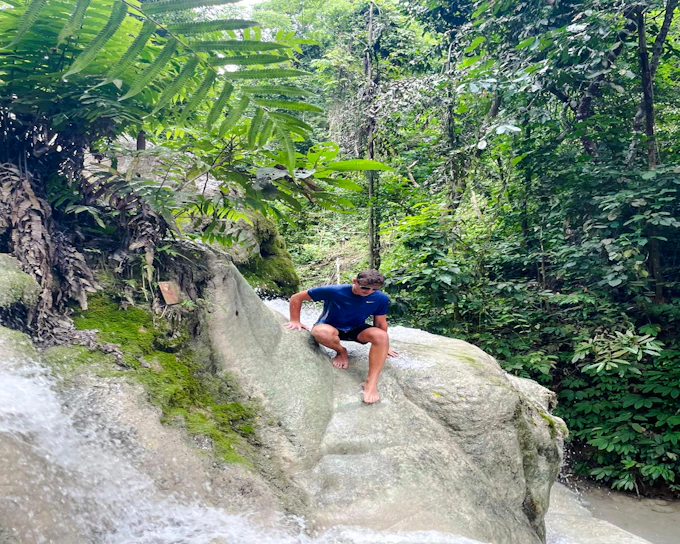 Sticky Waterfall Half-day with Private Car (Product 52301)