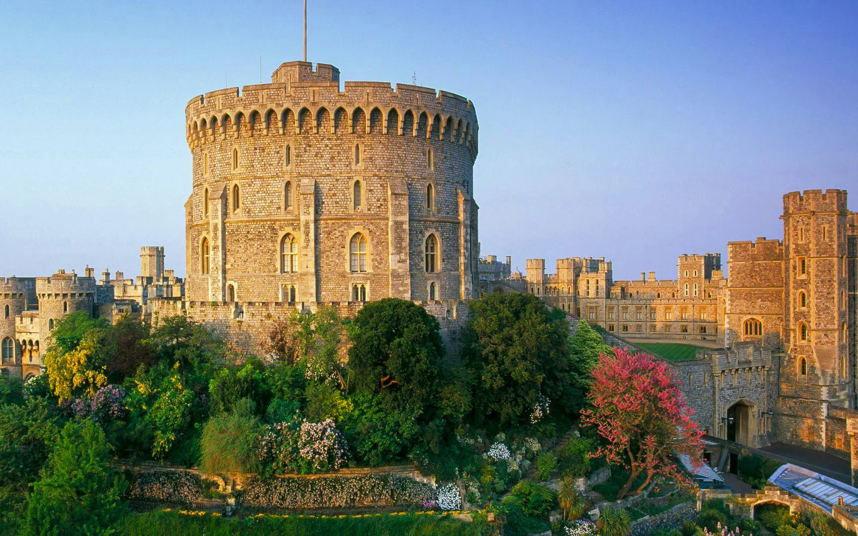 How to Visit the Windsor Castle Round Tower | Tips & Tickets
