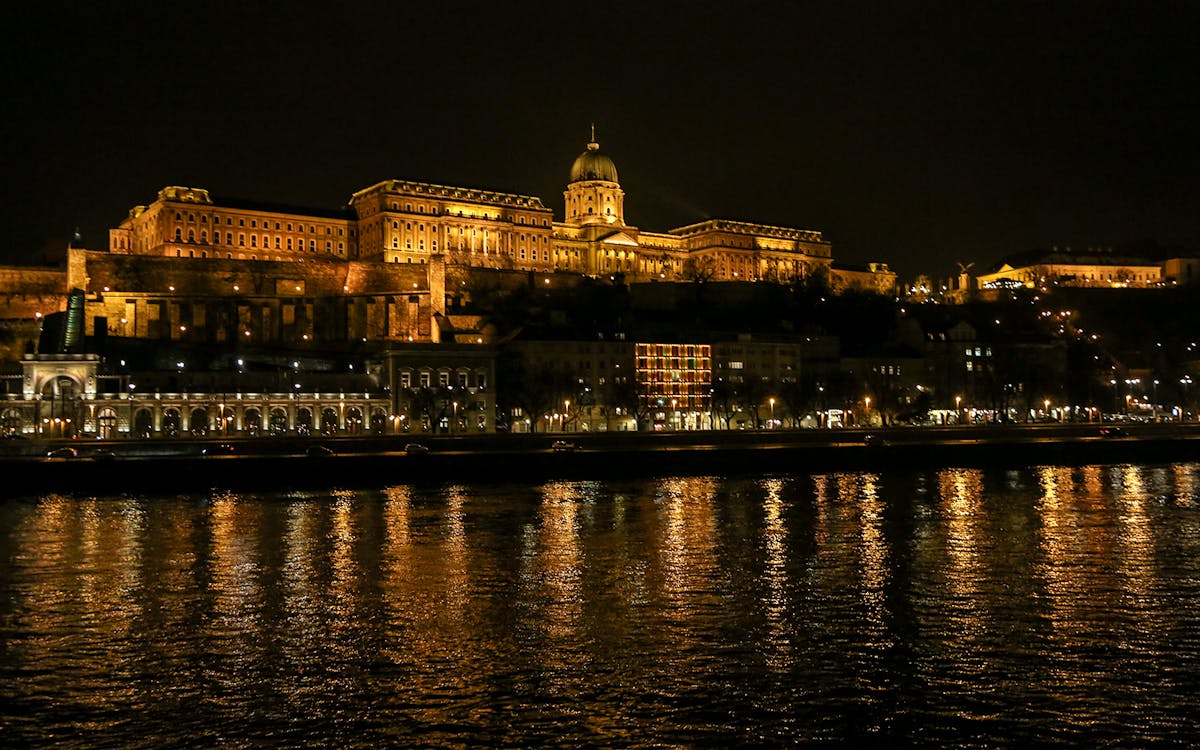 budapest: evening dinner cruise & live music-5 budapest: evening dinner cruise & live music-5