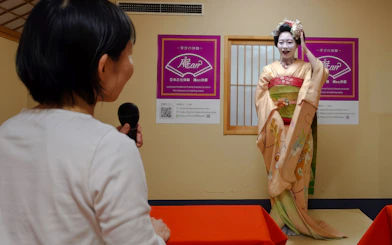 Kyoto Maiko answers questions during a tea ceremony and dance performance.