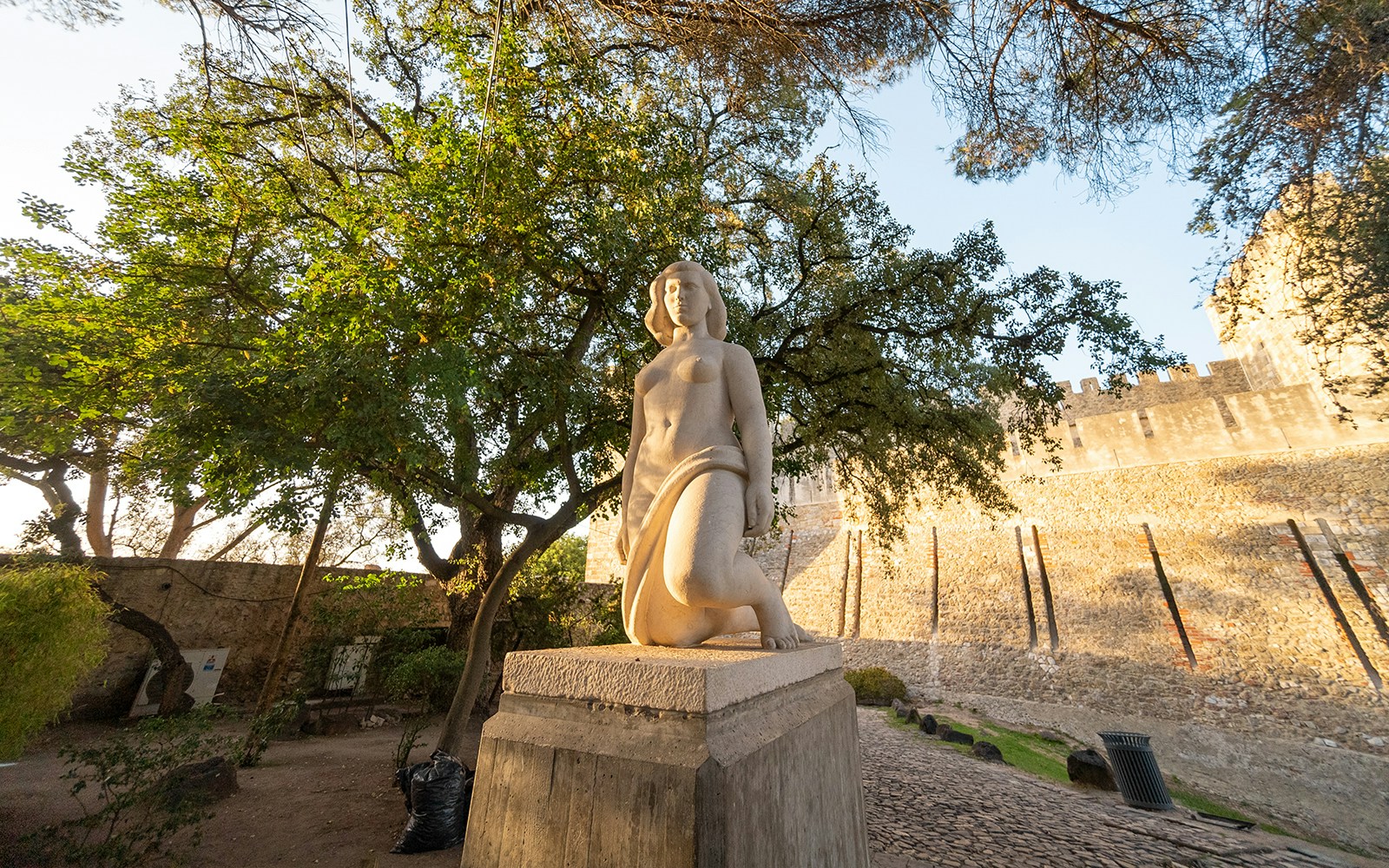 El jardín del castillo de San Jorge